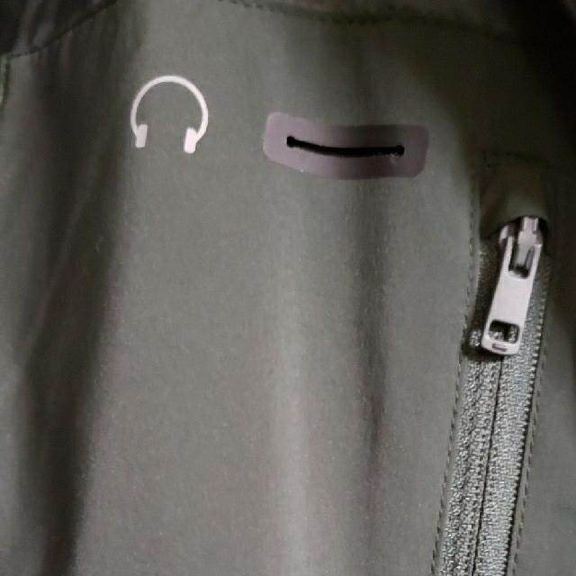 UNIQLO(ユニクロ)のシームレスダウン　パーカー　ダークグリーン　Mサイズ レディースのジャケット/アウター(ダウンジャケット)の商品写真