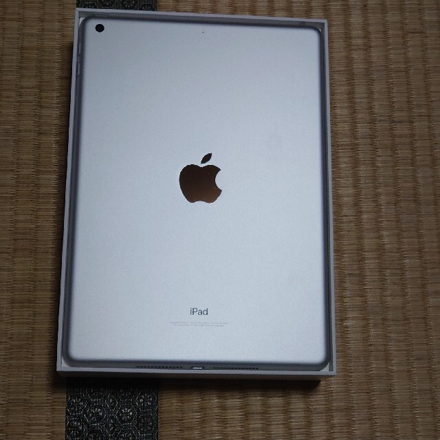 アップル iPad 第6世代 WiFi 32GB シルバーAPPLEメーカー型番