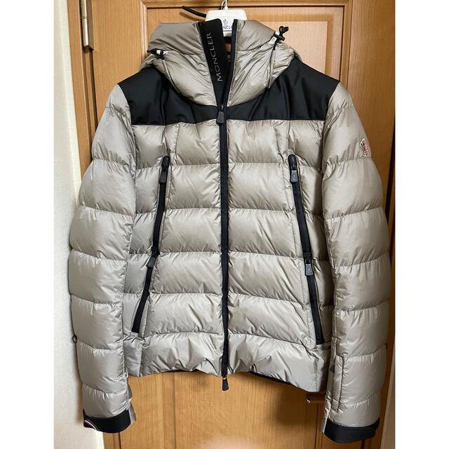 MONCLER(モンクレール)の美品　モンクレール　グルノーブル　カムラック　size4 メンズのジャケット/アウター(ダウンジャケット)の商品写真