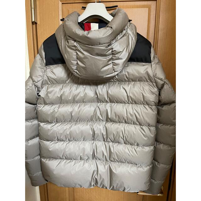 MONCLER(モンクレール)の美品　モンクレール　グルノーブル　カムラック　size4 メンズのジャケット/アウター(ダウンジャケット)の商品写真