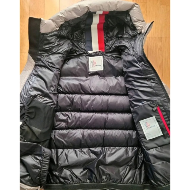 MONCLER(モンクレール)の美品　モンクレール　グルノーブル　カムラック　size4 メンズのジャケット/アウター(ダウンジャケット)の商品写真