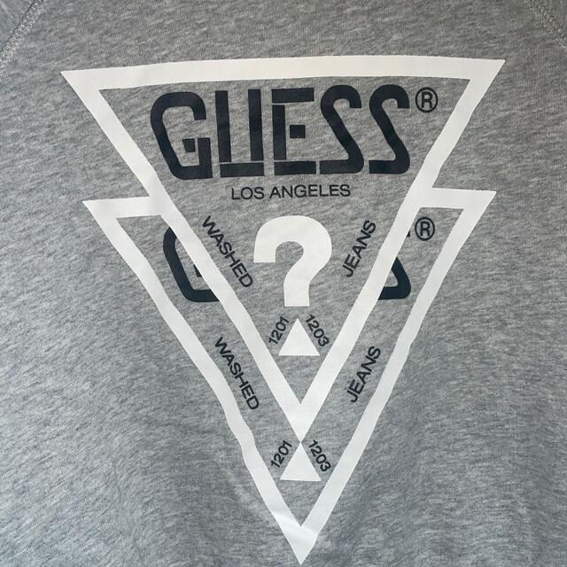 GUESS(ゲス)のGUESSゲス小さめに着るタイプのトレーナー レディースのトップス(トレーナー/スウェット)の商品写真