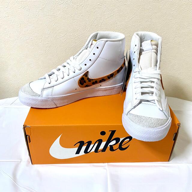 新品 NIKE W BLAZER MID '77 SE オレンジ