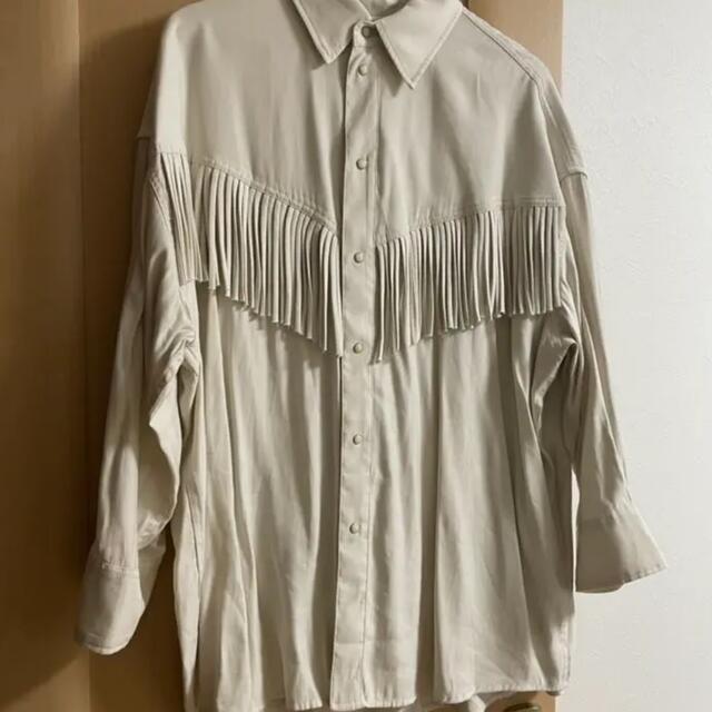 moussy(マウジー)のmoussy fringe over シャツ レディースのトップス(シャツ/ブラウス(長袖/七分))の商品写真