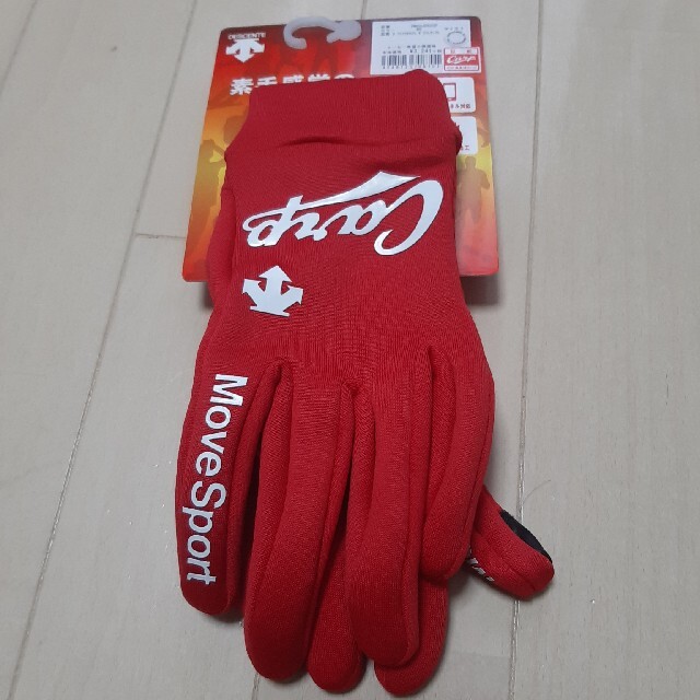 広島東洋カープ(ヒロシマトウヨウカープ)の広島カープ　手袋　グローブ　DESCENTE スポーツ/アウトドアの野球(ウェア)の商品写真