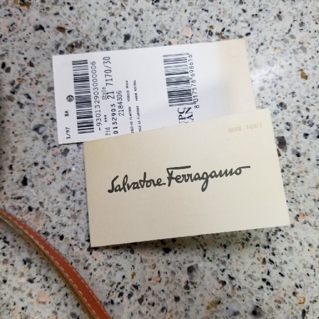 Salvatore Ferragamo(サルヴァトーレフェラガモ)のフェラガモ　ポシェット　オレンジ レディースのバッグ(ショルダーバッグ)の商品写真