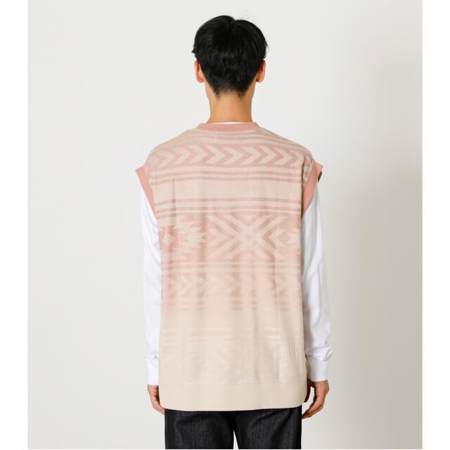 AZUL by moussy(アズールバイマウジー)の新品未開封　アズールバイマウジー　チマヨグラデーションベストセットTシャツ　春服 メンズのトップス(Tシャツ/カットソー(七分/長袖))の商品写真