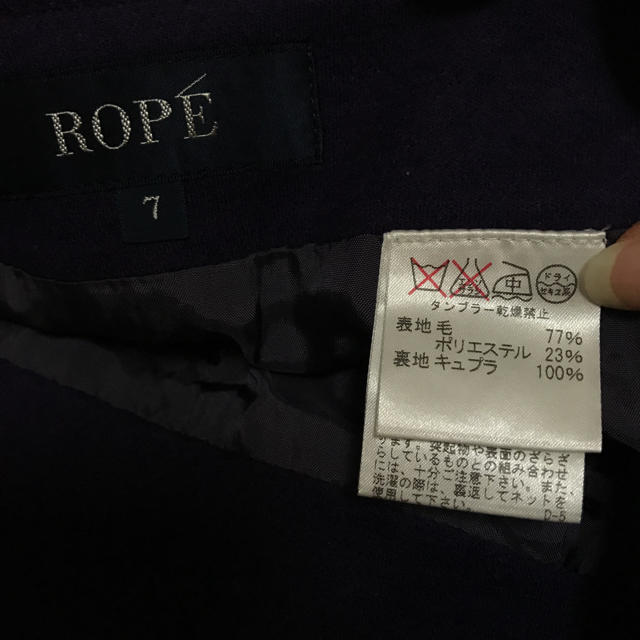 ROPE’(ロペ)のロペ  サイドタックスカート レディースのスカート(ひざ丈スカート)の商品写真