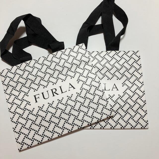 Furla(フルラ)のFURLA 紙袋　2枚 レディースのバッグ(ショップ袋)の商品写真