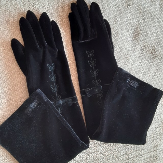 ANNA SUI(アナスイ)のANNA SUI　アナスイ　ロング手袋　ベロア　ブラック 黒　リボン　グローブ レディースのファッション小物(手袋)の商品写真