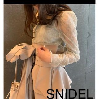 スナイデル(SNIDEL)のスナイデル　レーストップス　新品未使用！！(シャツ/ブラウス(半袖/袖なし))