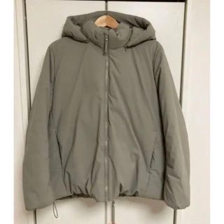 ユニクロ(UNIQLO)のユニクロ⭐︎ハイブリッドダウンジャケット　ベージュ(ダウンジャケット)