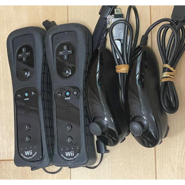 Wiiモーションプラスリモコン　ヌンチャク黒＋マリオカートセット