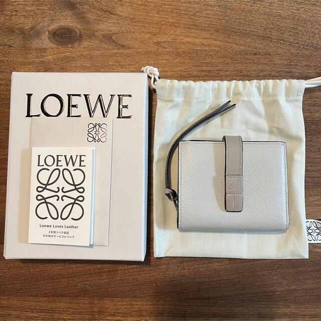 財布loewe ロエベ 二つ折り財布 コンパクトジップウォレット