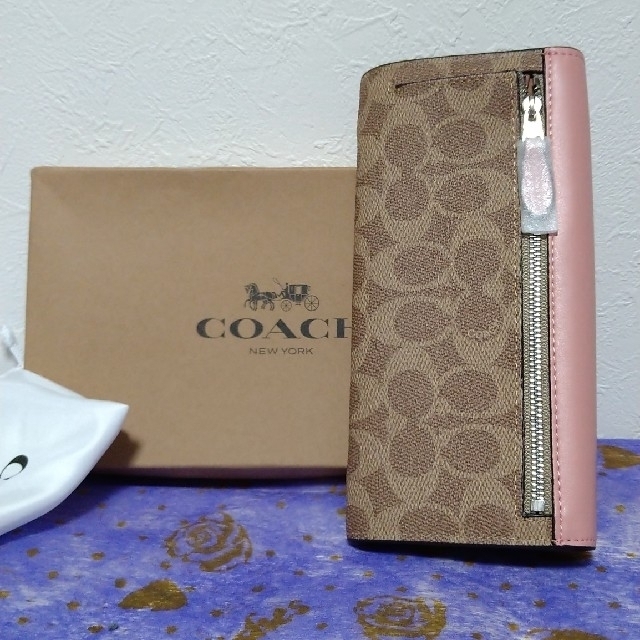 COACH(コーチ)の新品　COACH　箱つぶれのため格安　長財布　ベージュ×ピンク レディースのファッション小物(財布)の商品写真