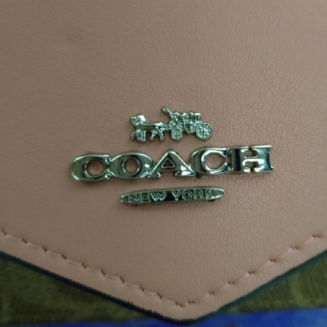 COACH(コーチ)の新品　COACH　箱つぶれのため格安　長財布　ベージュ×ピンク レディースのファッション小物(財布)の商品写真