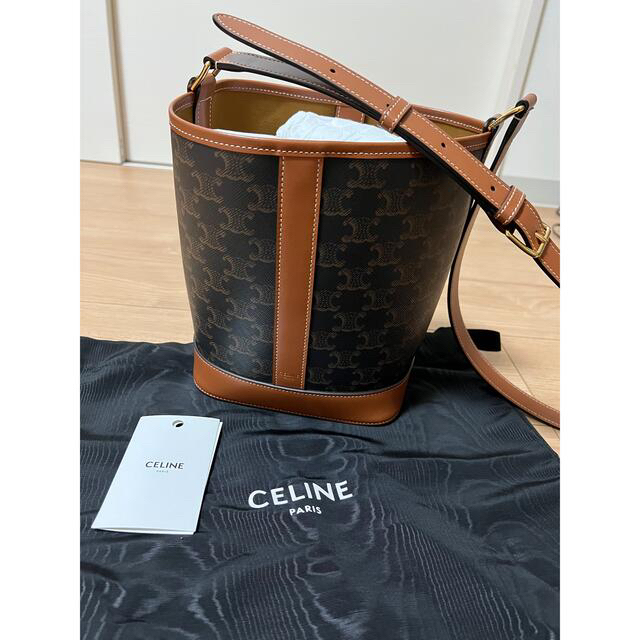 celine(セリーヌ)のスモールバケット / トリオンフキャンバス タン レディースのバッグ(ショルダーバッグ)の商品写真