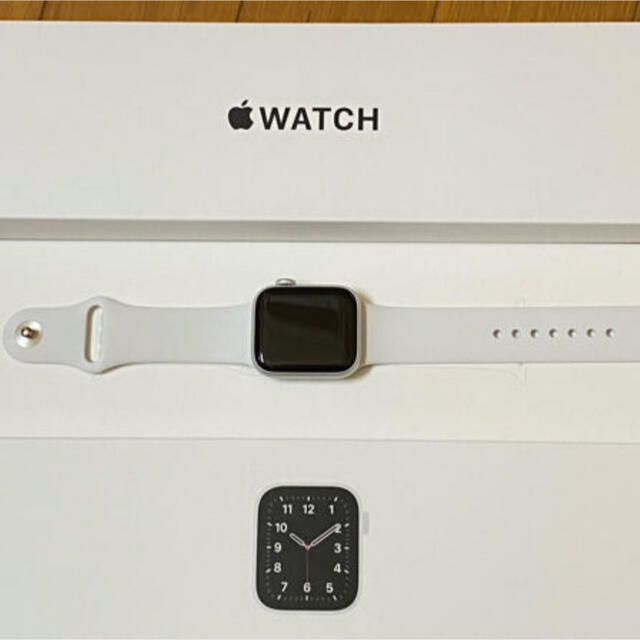 Apple Watch SE GPSモデル 40mm シルバーアルミニウムケース