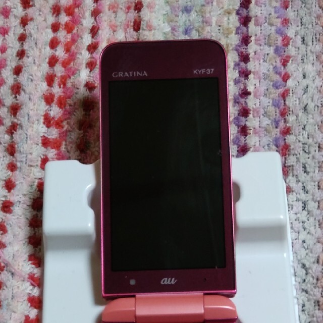 京セラ(キョウセラ)のau ガラホKYF37 ピンク(美品) スマホ/家電/カメラのスマートフォン/携帯電話(携帯電話本体)の商品写真