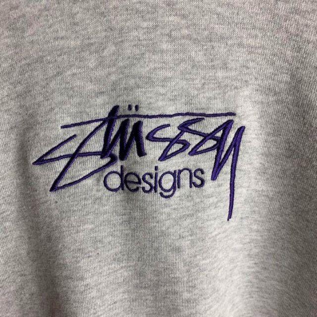 人気デザイン】stussy ステューシー　センターロゴ刺繍入りパーカー裏起毛