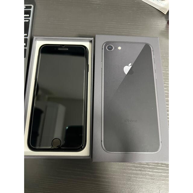Apple(アップル)のiPhone8 265 SIMフリー　MQ842J/A スマホ/家電/カメラのスマートフォン/携帯電話(スマートフォン本体)の商品写真