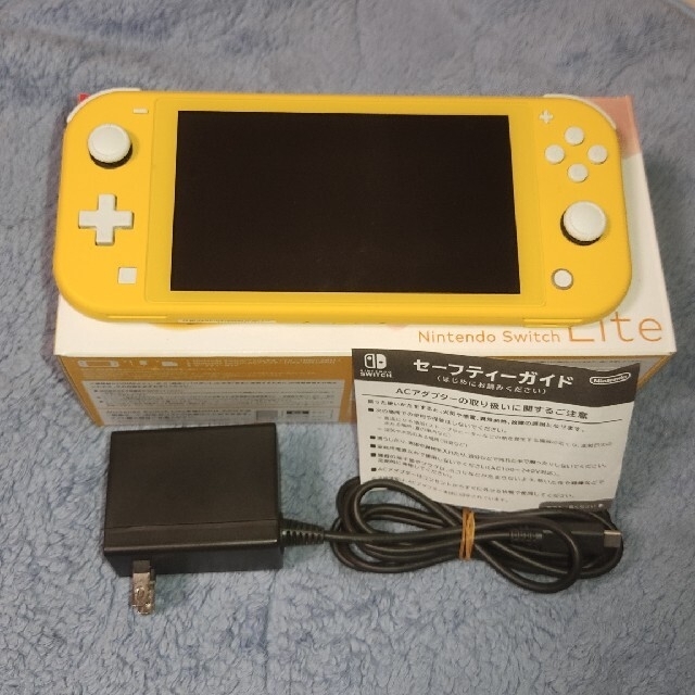 Nintendo Switch(ニンテンドースイッチ)の【中古】Switch Lite Yellow エンタメ/ホビーのゲームソフト/ゲーム機本体(携帯用ゲーム機本体)の商品写真