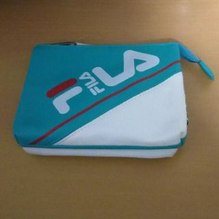 フィラ(FILA)の新品・未使用💚FILA2連ポーチ（アレンジロゴ）(ポーチ)