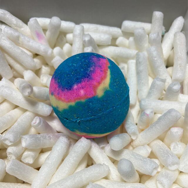 LUSH(ラッシュ)のLUSH バスボム コスメ/美容のボディケア(入浴剤/バスソルト)の商品写真