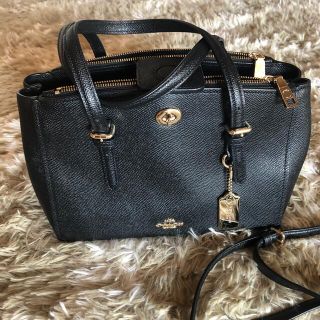 コーチ(COACH)の☆美品　コーチ　ゴールドロゴが冴える素敵な2wayバッグ　黒☆(ショルダーバッグ)