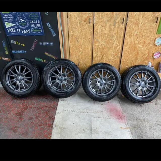 2018年製　DUNLOP 215/60R16 スタッドレス　タイヤ　4本セット