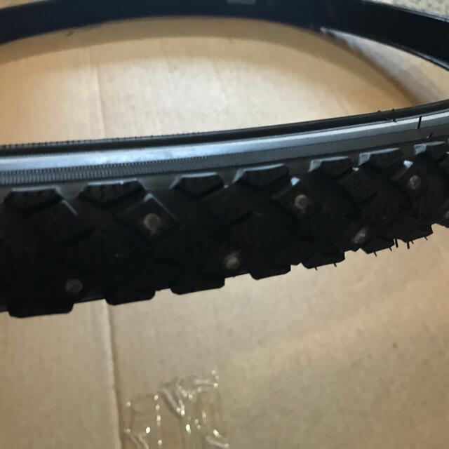 シュワルベ(schwalbe) スパイクタイヤ　700C×30 自動車/バイクの自動車(タイヤ)の商品写真