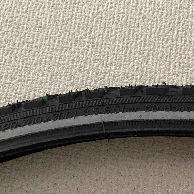 シュワルベ(schwalbe) スパイクタイヤ　700C×30 自動車/バイクの自動車(タイヤ)の商品写真