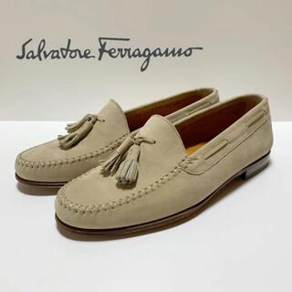 サルヴァトーレフェラガモ(Salvatore Ferragamo)の☆未使用 サルヴァトーレ フェラガモ スエード タッセル ローファー イタリア製(ドレス/ビジネス)