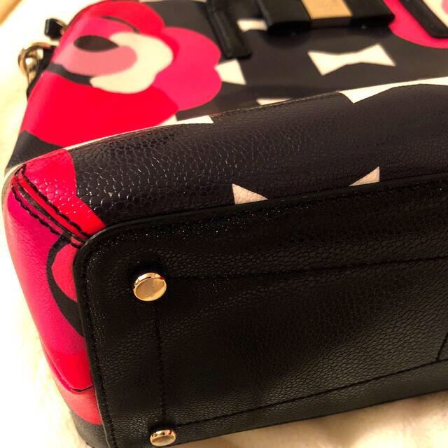 kate spade new york(ケイトスペードニューヨーク)の【最終価格】kate spade ショルダー バッグ 黒白赤ピンク リボン 花  レディースのバッグ(ショルダーバッグ)の商品写真