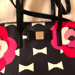 ケイトスペードニューヨーク(kate spade new york)の【最終価格】kate spade ショルダー バッグ 黒白赤ピンク リボン 花 (ショルダーバッグ)