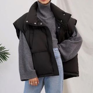 ザラ(ZARA)のダウンベストジャケット　ブラック(ダウンベスト)