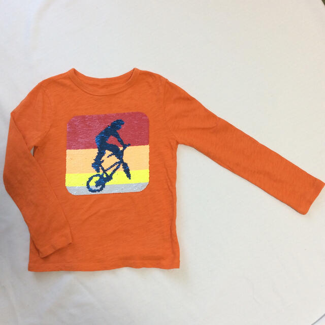 GAP(ギャップ)のGAP 120センチ スパンコールTシャツ キッズ/ベビー/マタニティのキッズ服男の子用(90cm~)(Tシャツ/カットソー)の商品写真