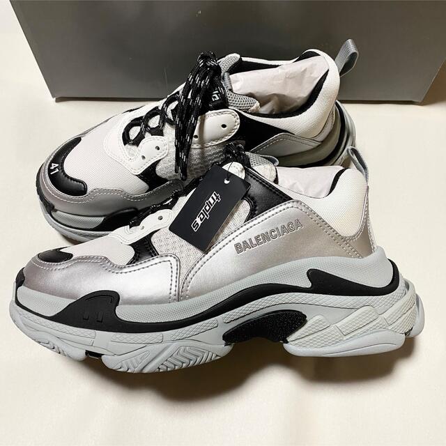 新品未使用！送料込み★BALENCIAGA★TRIPLE S SNEAKER