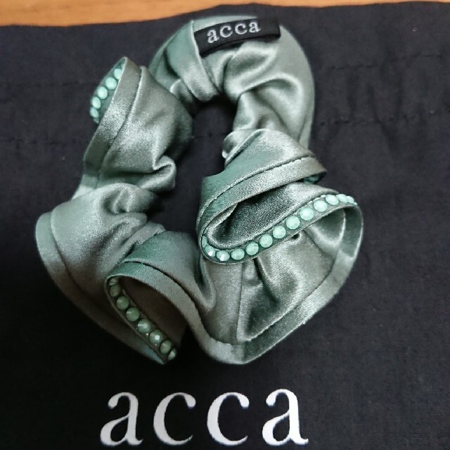 acca(アッカ)のacca☆ラインストーン付きシュシュ レディースのヘアアクセサリー(ヘアゴム/シュシュ)の商品写真