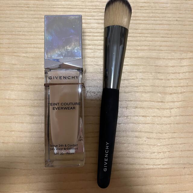 GIVENCHY ファンデーション＋ブラシ