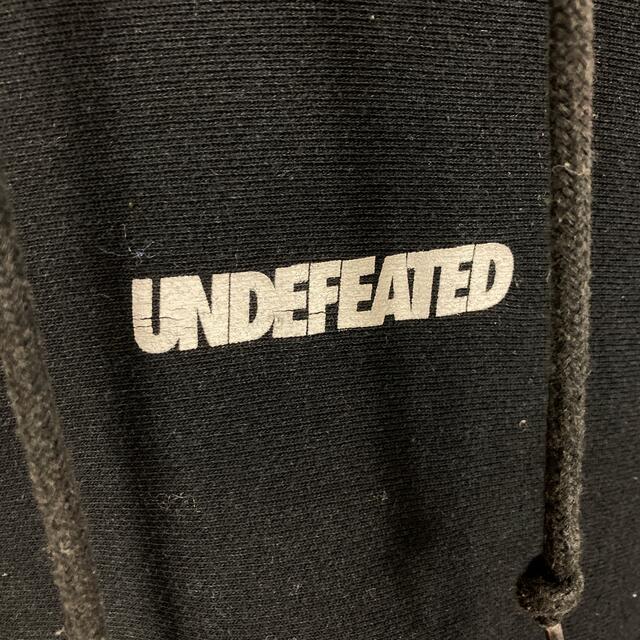 UNDEFEATED(アンディフィーテッド)のUNDEFEATED リバースウィーブスエットスウェットパーカーユニセックス古着 メンズのトップス(パーカー)の商品写真