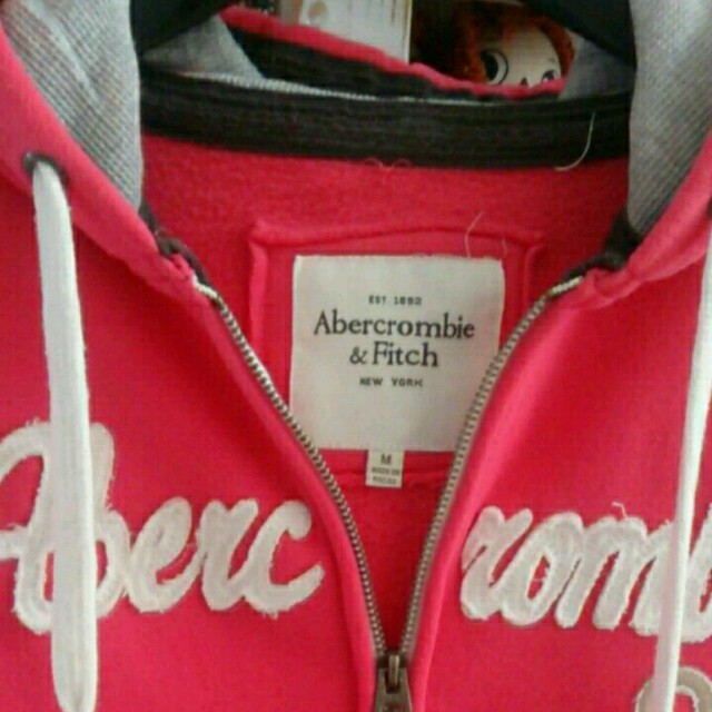 Abercrombie&Fitch(アバクロンビーアンドフィッチ)のパーカーピンクでかわいいです(^-^) レディースのトップス(パーカー)の商品写真