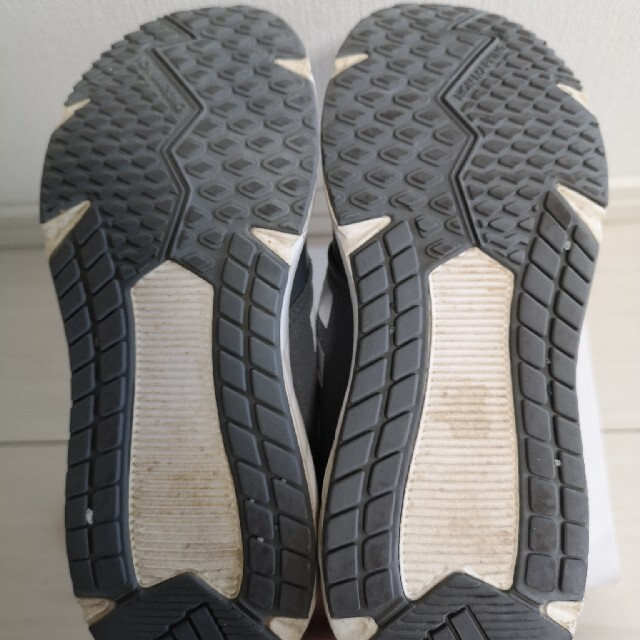 adidas(アディダス)のアディダスのスニーカー　21.5cm☆キッズ キッズ/ベビー/マタニティのキッズ靴/シューズ(15cm~)(スニーカー)の商品写真