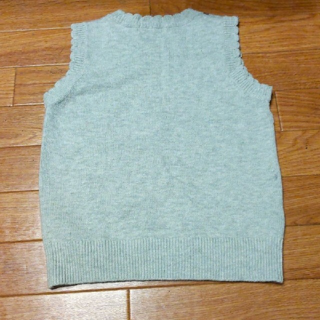 familiar(ファミリア)のキッズ　ベスト　女の子　100cm キッズ/ベビー/マタニティのキッズ服女の子用(90cm~)(ニット)の商品写真