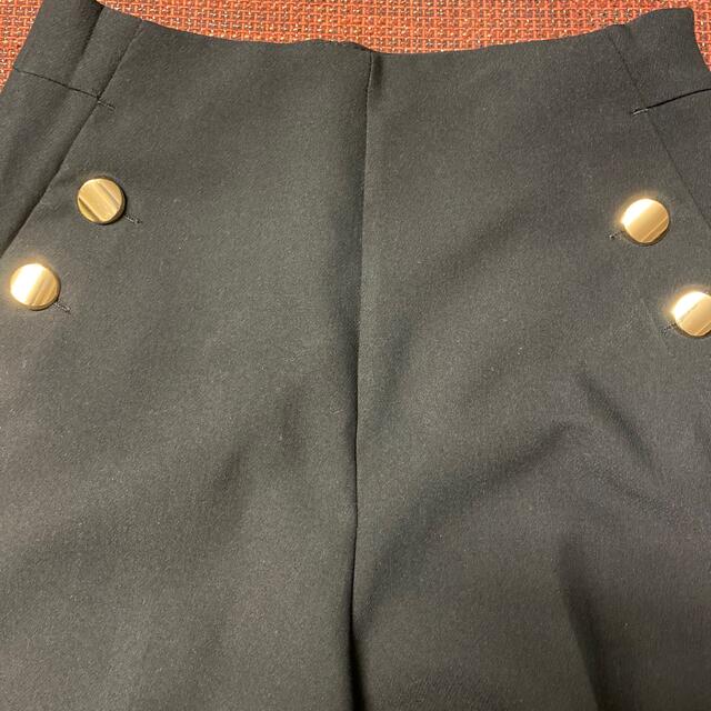 ZARA - ZARA ボタン付きバミューダパンツの通販 by やーちゃん's ZARA - ZARA ボタン付きバミューダパンツの通販 by やーちゃん's