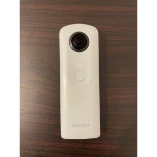 リコー(RICOH)のRICOH THETA SC ホワイト(ビデオカメラ)