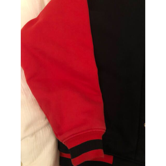 Champion(チャンピオン)の値下げ❗️champion チャンピオン　スタジャン　赤黒　アウター　着画付き メンズのジャケット/アウター(スタジャン)の商品写真