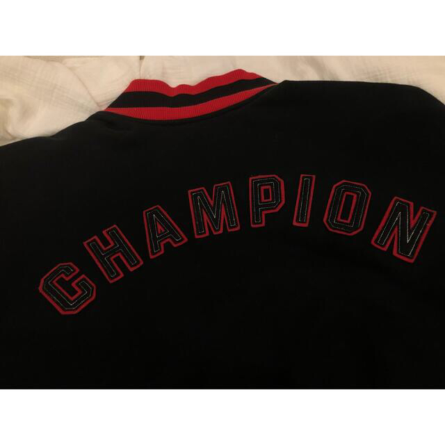 Champion(チャンピオン)の値下げ❗️champion チャンピオン　スタジャン　赤黒　アウター　着画付き メンズのジャケット/アウター(スタジャン)の商品写真