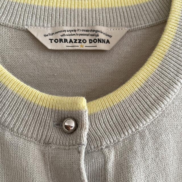 TORRAZZO DONNA(トラッゾドンナ)のTORRAZZO DONNA グレー　黄色　カーディガン レディースのトップス(カーディガン)の商品写真