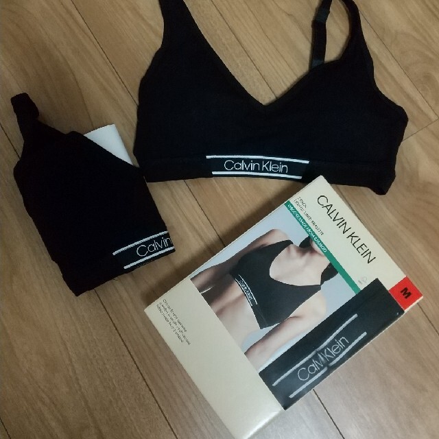 Calvin Klein(カルバンクライン)のカルバンクライン Mサイズ 4枚セット 新品 レディースの下着/アンダーウェア(ブラ)の商品写真